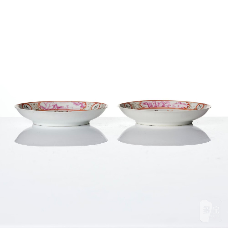 A pair of famille rose 'figural' tea cups with saucers, - 图4